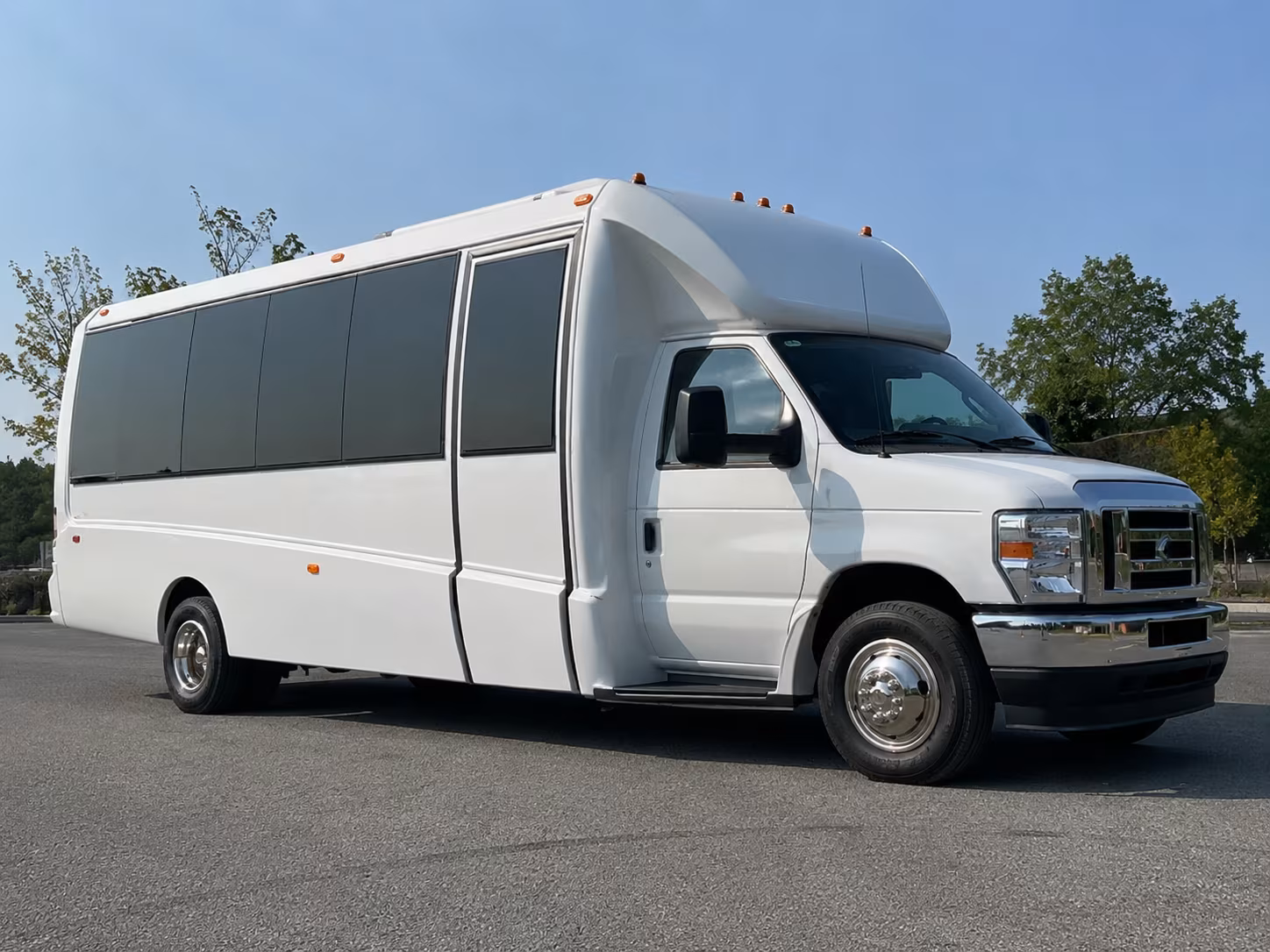 20 Passenger Party Bus Exterior